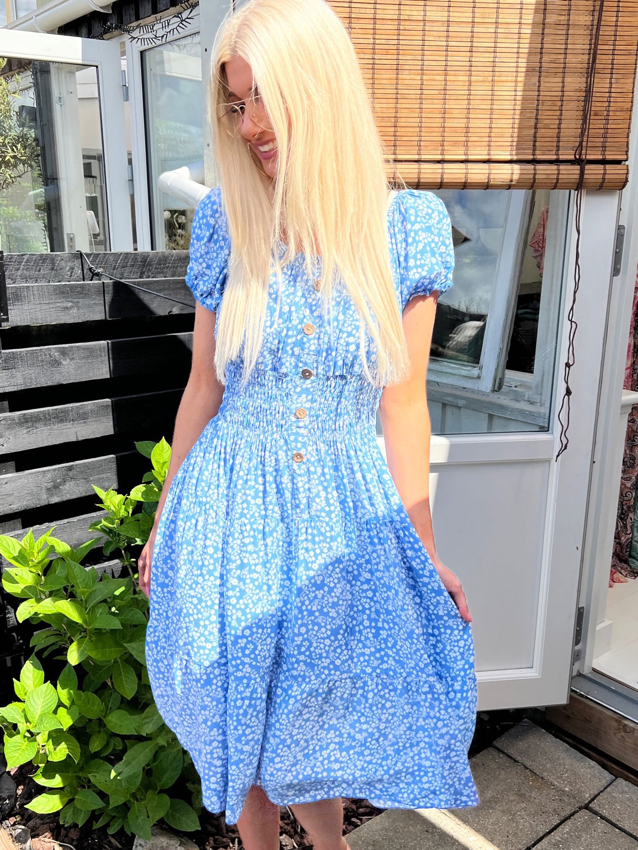 Gracia Short - Kort kjole med træknapper